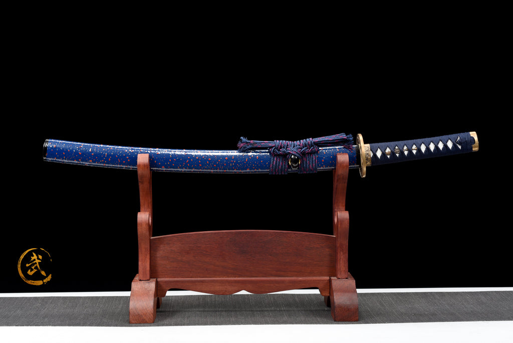Handgefertigtes Full-Tang-Wakizashi-Schwert, Klinge aus T10-Kohlenstoffstahl, differenziell gehärtet, blau gepunktete Scheide – 79 cm, echtes Katana-Schwert