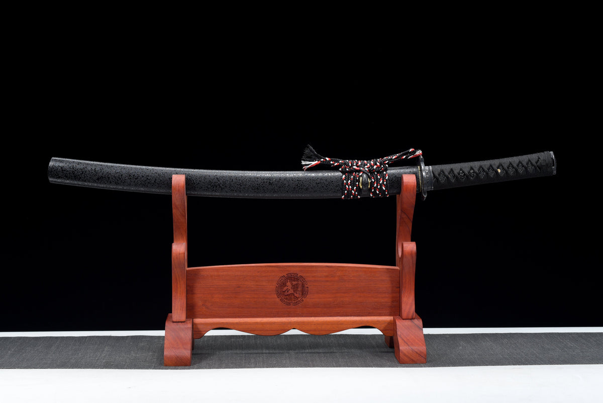 Handgefertigtes Full-Tang-Wakizashi-Schwert, T10-Stahl, lehmgehärtete Klinge, schwarze Scheide – 31 Zoll, echtes Katana-Schwert