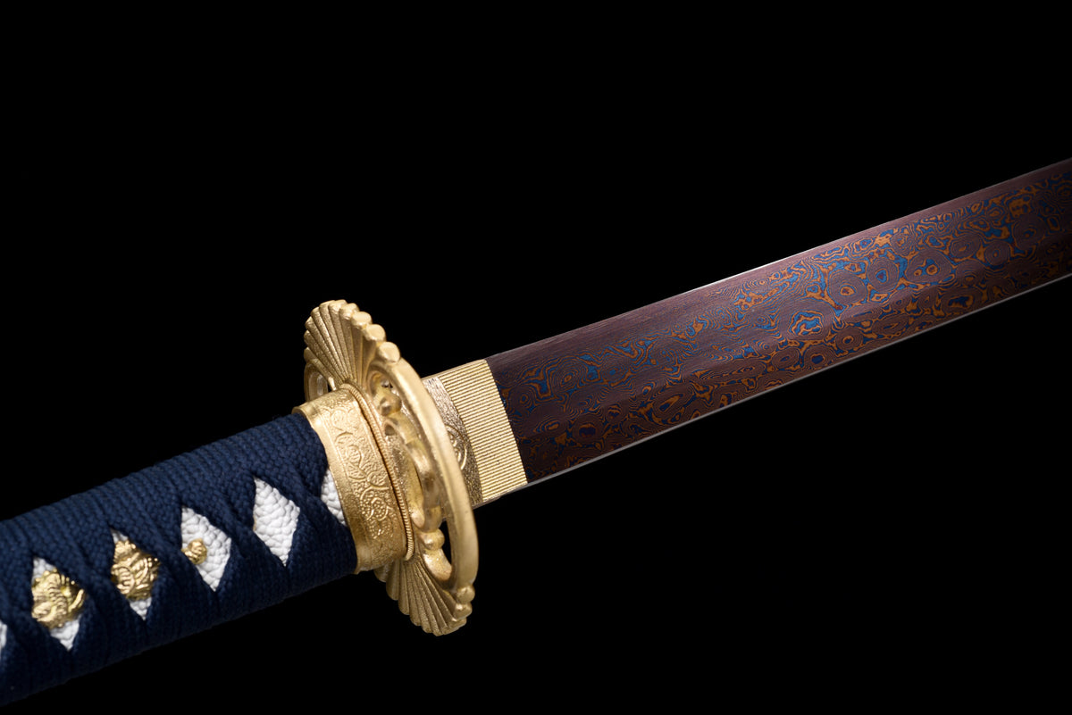 Handgefertigtes Ninjato-Schwert, roter Damaszener-Stahl, Full Tang, Schwertscheide mit weißem Aufdruck, Griff mit blauem Band umwickelt, weiße Rochenhaut – 104 cm, echtes Katana-Schwert