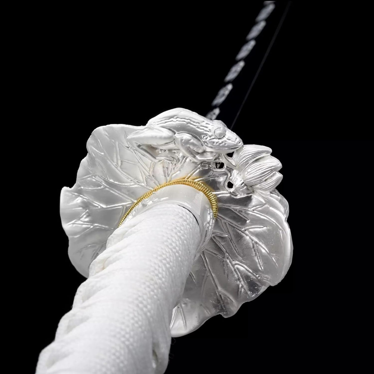 Handgefertigtes japanisches Samuraischwert, 41-Zoll-Katana mit durchgehendem Erl, Federstahl, flexibel und elastisch, hohe Zähigkeit, weiß, scharf
