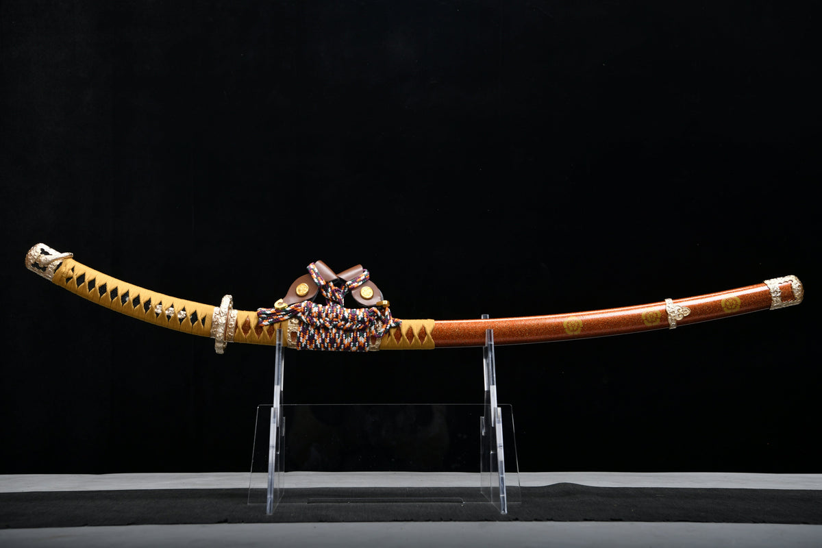 Handgefertigtes, 104 cm langes Kampfschwert aus gemustertem, geschmiedetem Stahl – Damast-Stil – Oda Nobunaga Schwert (umgekehrte Griffmontage) Tachi
