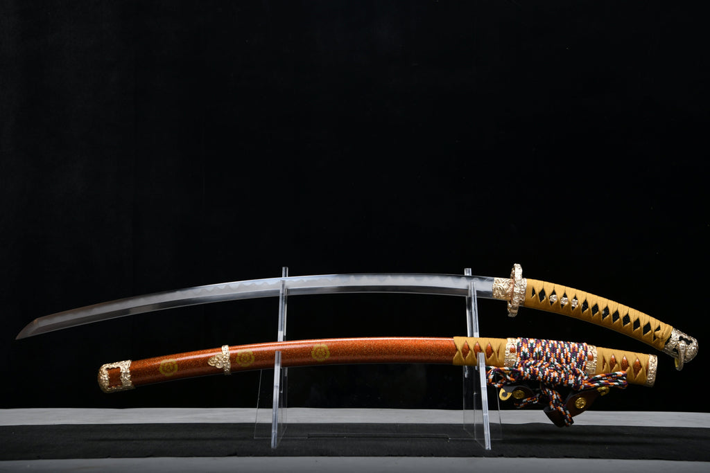 Handgefertigtes, 104 cm langes Kampfschwert aus gemustertem, geschmiedetem Stahl – Damast-Stil – Oda Nobunaga Schwert (umgekehrte Griffmontage) Tachi