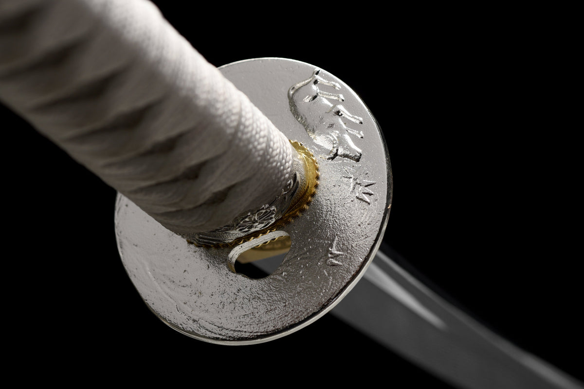 Handgefertigtes Katana mit durchgehender Klinge aus 1095 Kohlenstoffstahl, weiße Scheide, echtes Katana-Schwert
